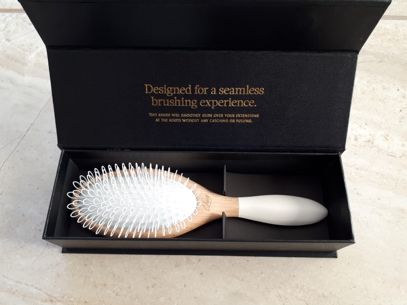Reviewing Luxy Hair's loop hair extensions brush and hanger